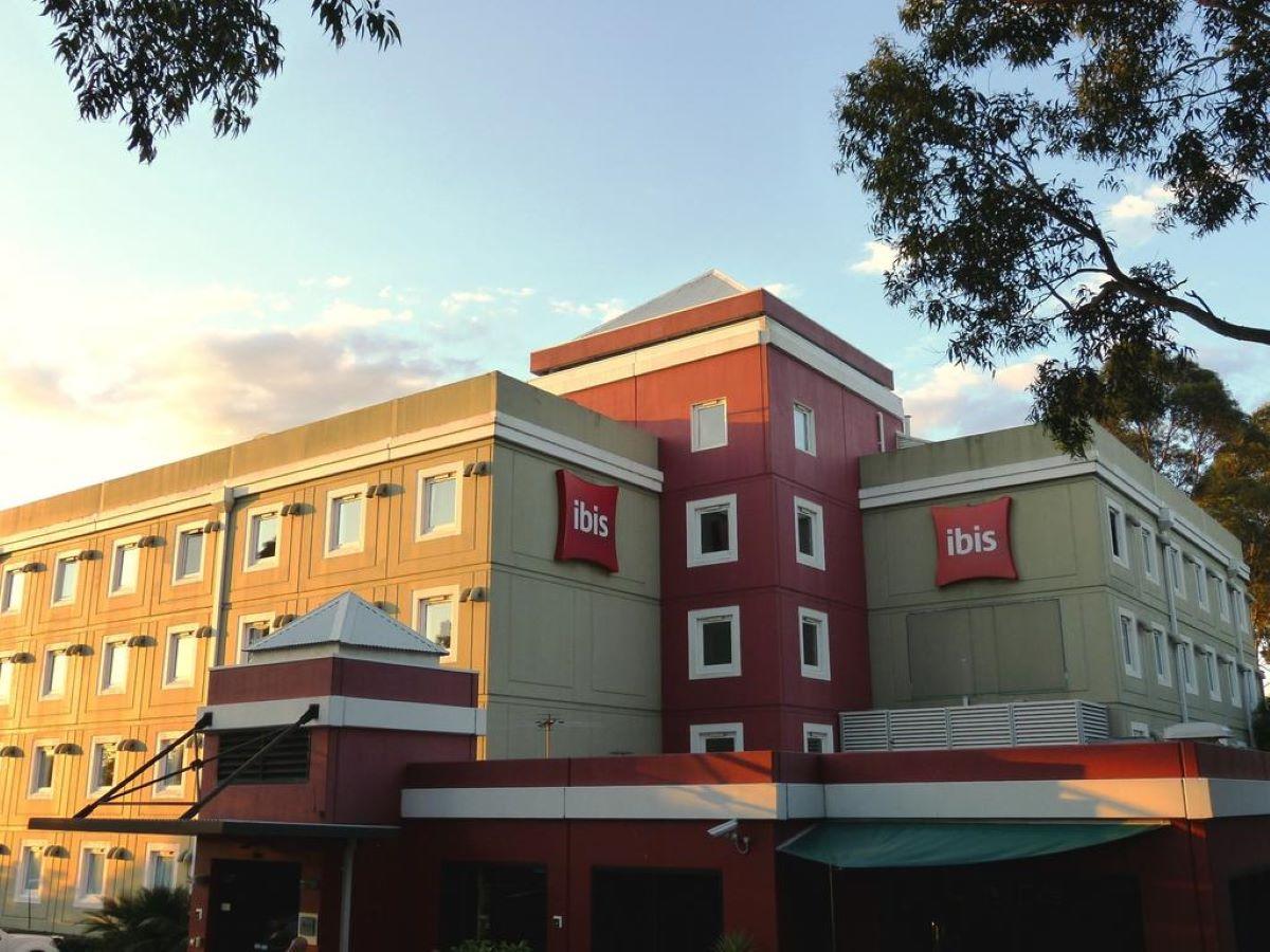 Ibis Thornleigh Hotel Exterior photo